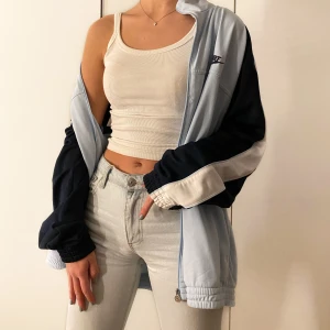 Kofta - En Nike tröja med dragkedja, oversized 