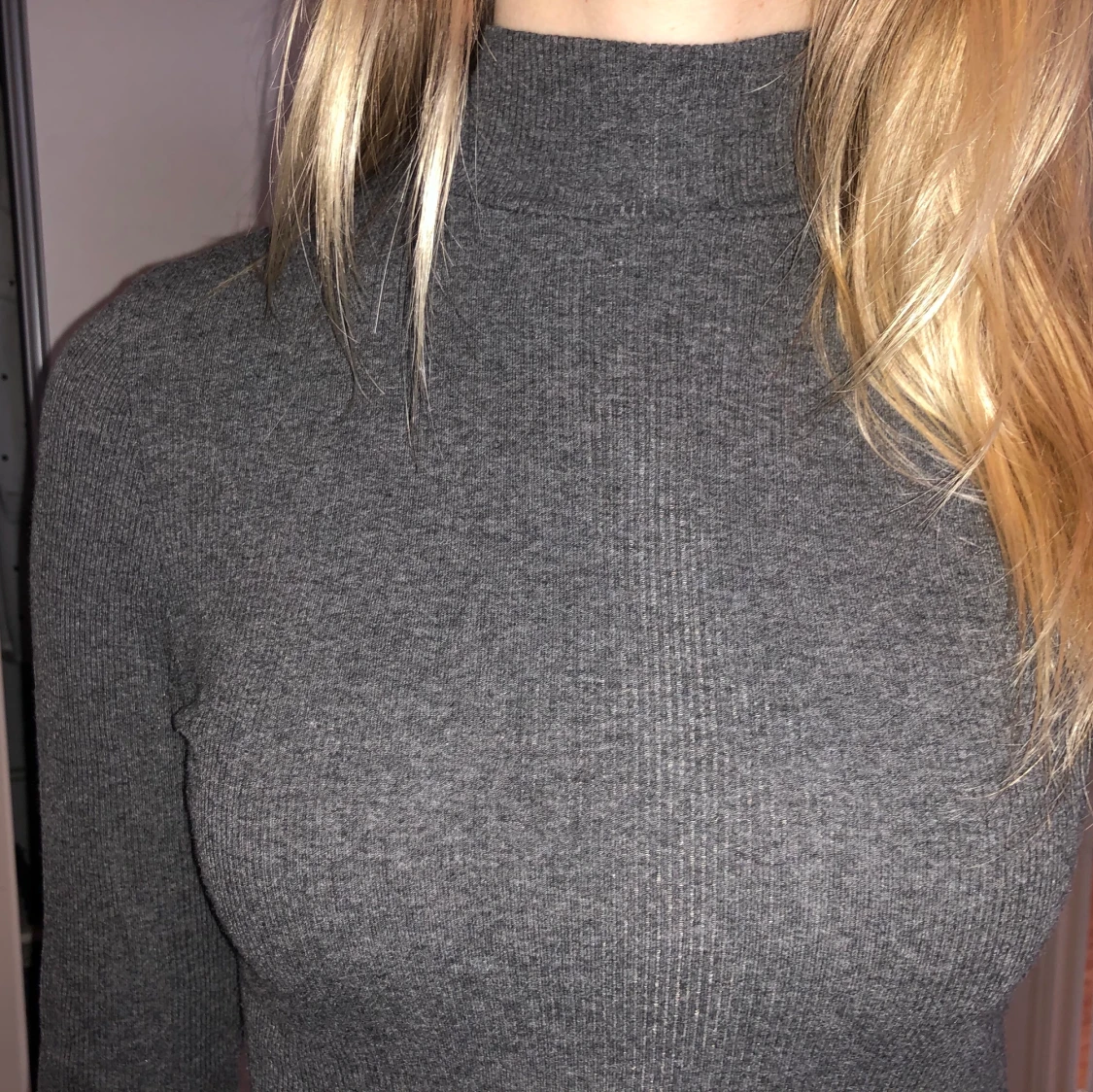 grå turtleneck croptop  - 91