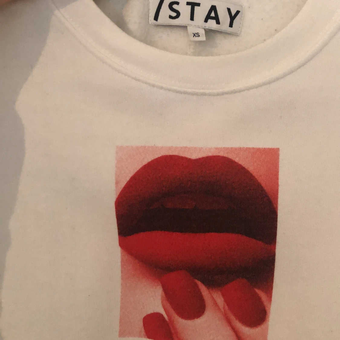 Vit tröja med tryck från /STAY🌹 - 90