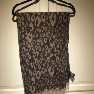 Stor mysig halsduk - Leopardmönstrad 