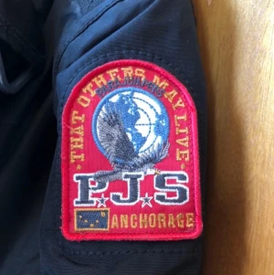 Parajumper kodiak  - Helt ny vinterjacka inköpt förra vintern kvitto finns använd 2 gånger 