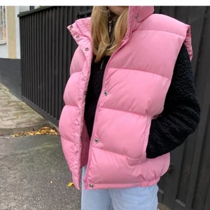 INTRESSEKOLL - INTRESSEKOLL på denhör fina vösten, säljer vid bra bud❤️jätte fint skick, skriv för fler bilder, frakt 63kr (högst bud: 570+ frakt)Lånad bild, avslutas på måndag 17:00