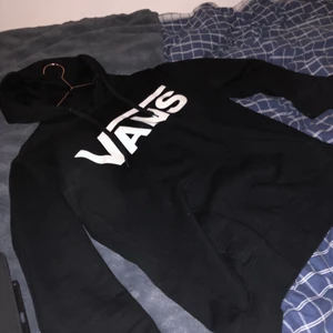 Vans hoddie - Som ny. Väldigt fint skick. Köpt för 699kr