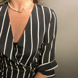 Topp  - En topp/kofta från bershka i storlek XS! 70kr + frakten <3