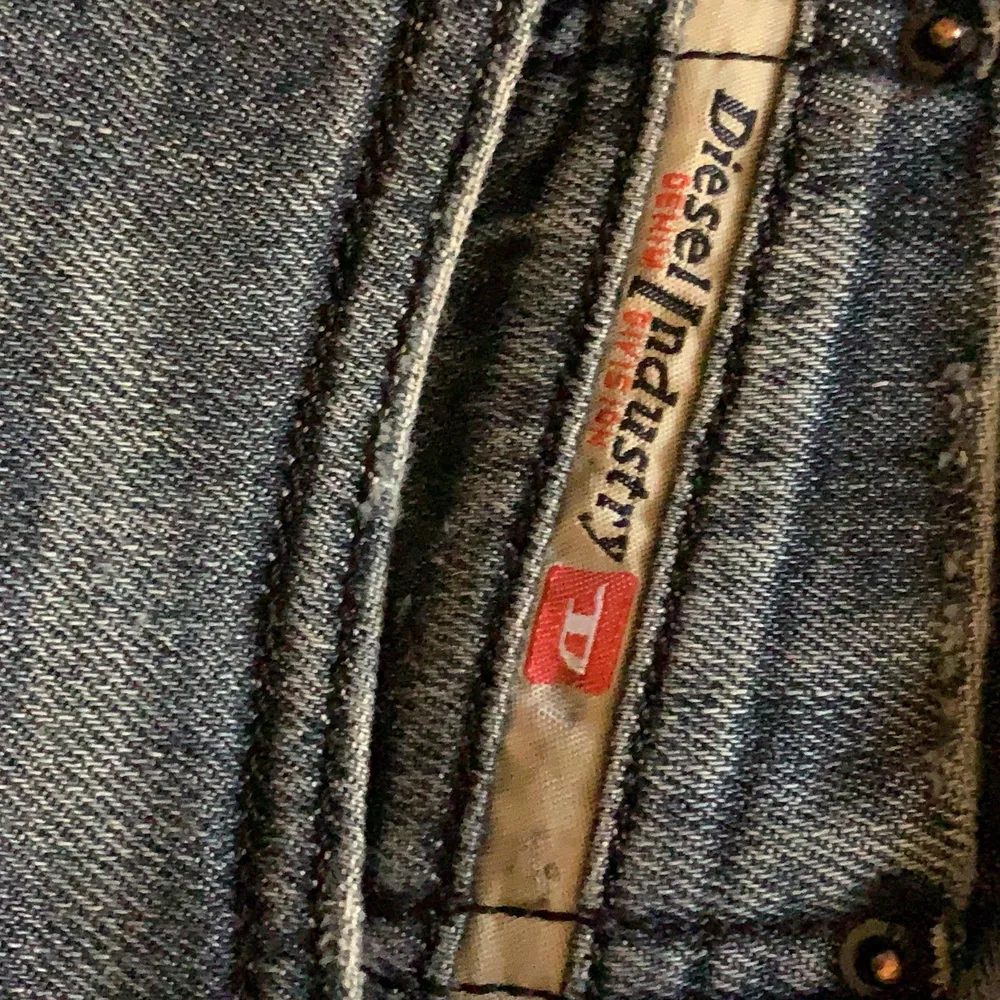 Mörka Jeansfärgade diesel jeans. Bra skick, inte jätte använda.. Jeans & Byxor.