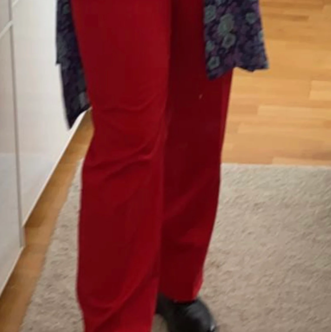Röda kostymbyxor  - 90