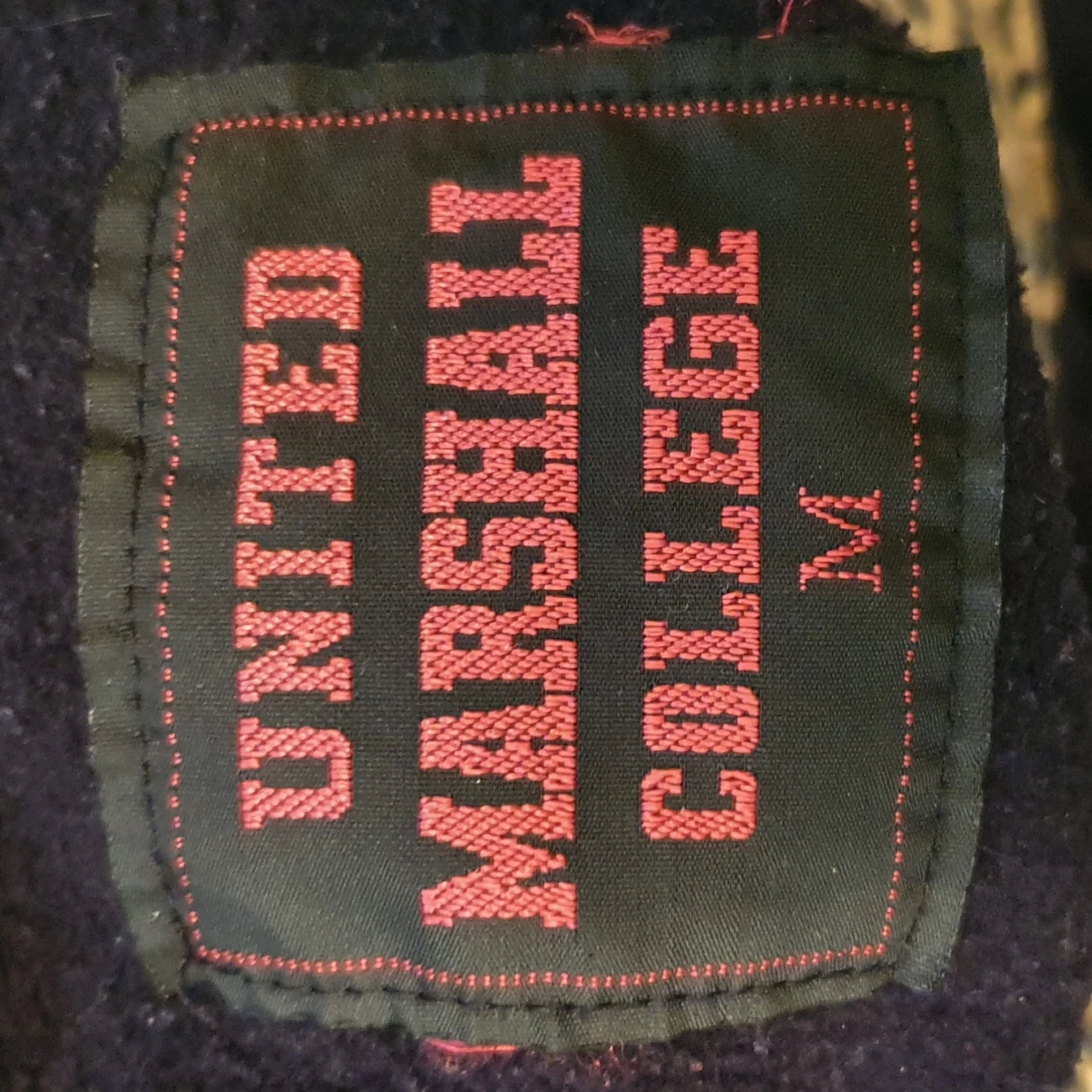 Svart hoodie med leopard mönster - 91