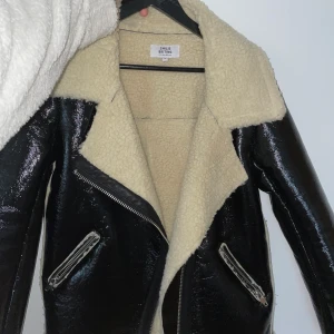 Varm jacka strl 34 - Säljer pga för liten storlek, jackan är i ett väldigt bra skick!