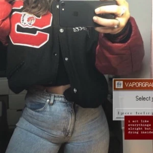 collegejacka - POPULÄR jacka som är mammas gamla, buda i kommentarena!❤️