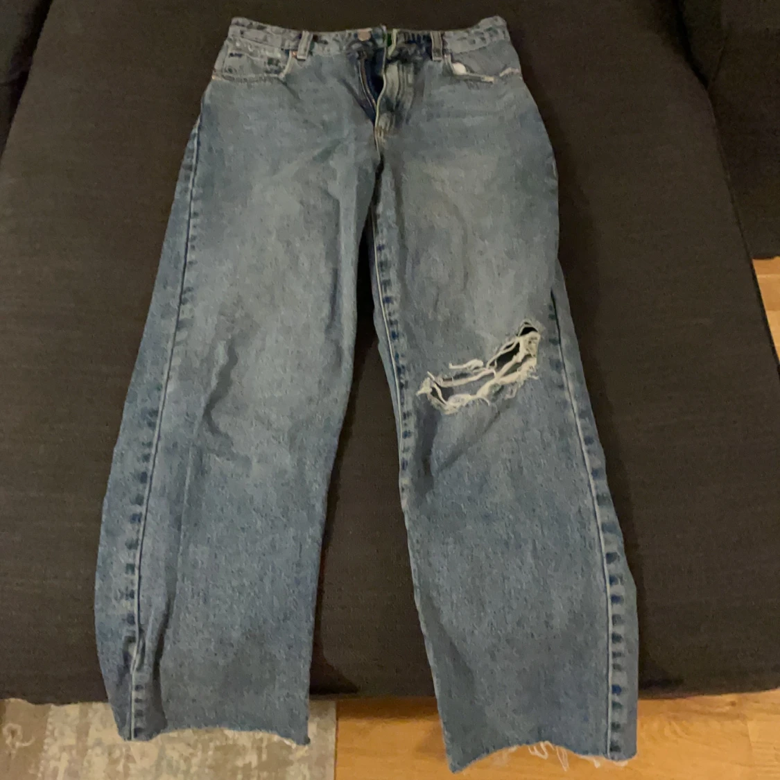 Ankelllånga abrand jeans