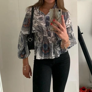 Supersöt blus ifrån Ginatricot - Kan passa M också🤍