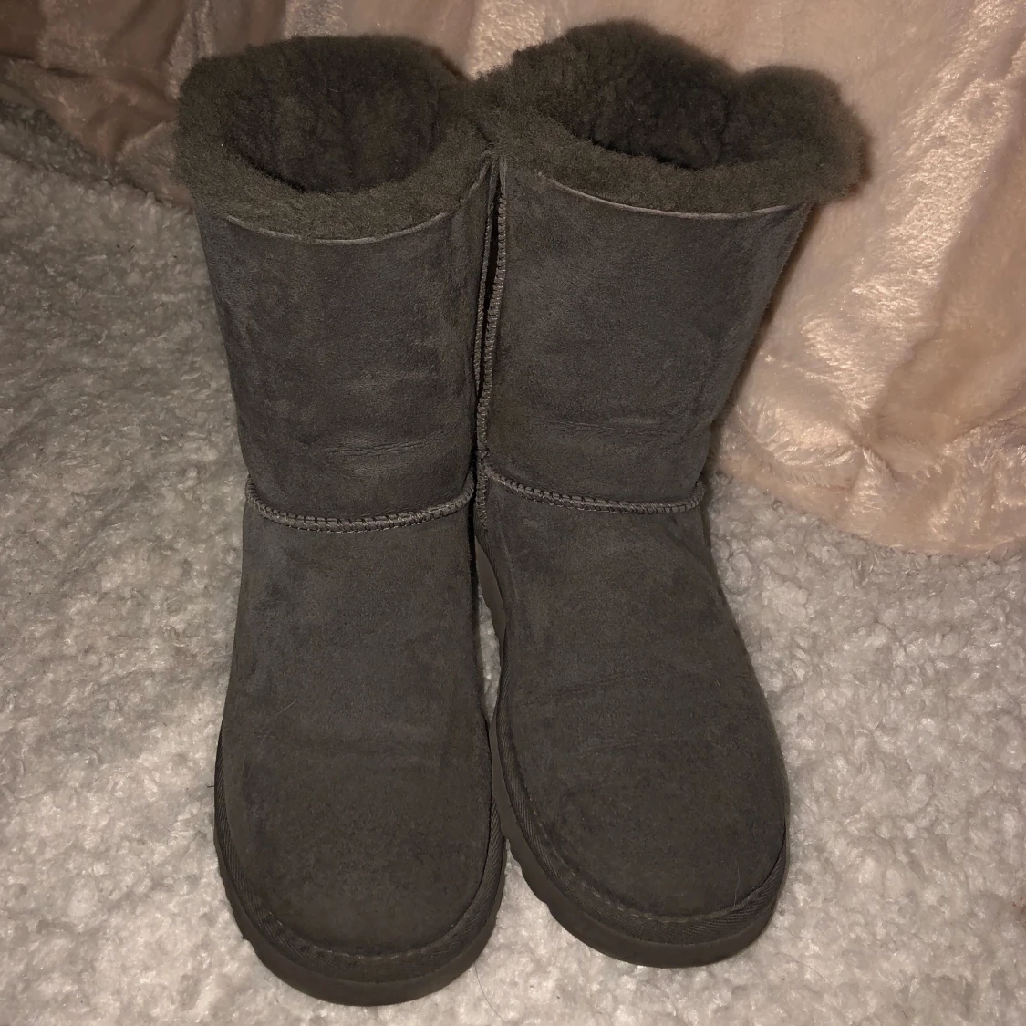 Gråa uggs - 91