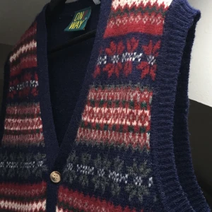 Stickad väst - Stickad väst köpt secondhand. 