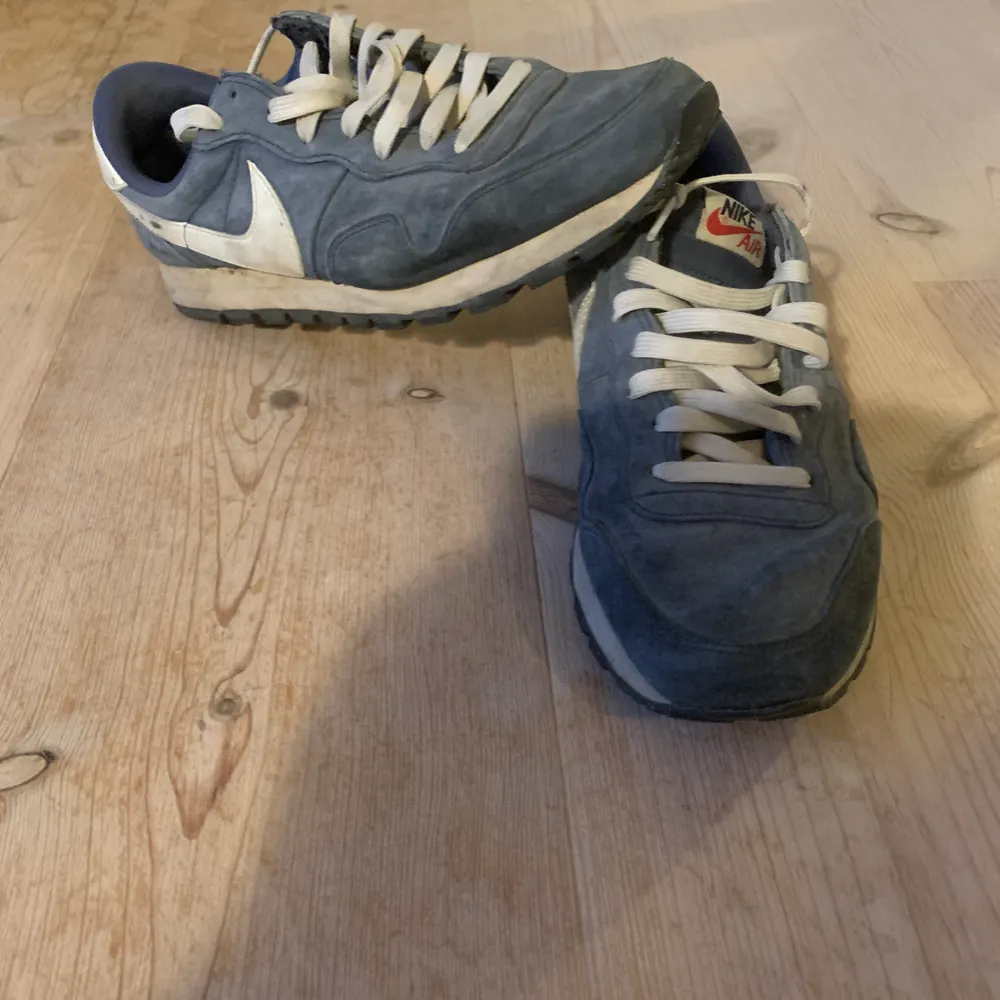 Nike air 90-tals modell i mocka. Skor.