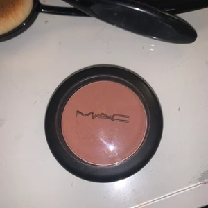 Rouge från Mac - En nästan helt oanvänd rouge från Mac, endast testad med ett finger för att de färgen. 