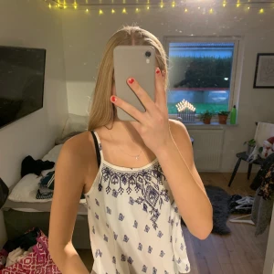 Linne - Mönstrad linne i blå och vit💕