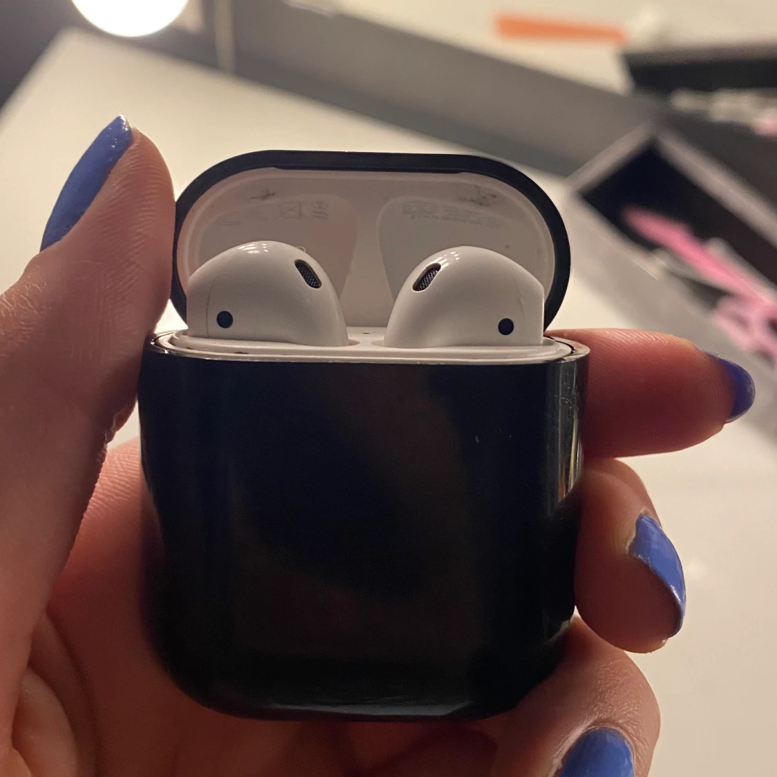 AirPods 1 med skal