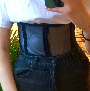  Black mesh floating Corset - Självsyn one of a kind mesh floating corset 🥰❤️❤️ köparen står för frakt och ifall många är intresserad så håller jag budgivning i kommentarerna 🥰