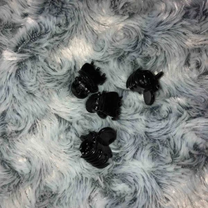  - 4 st svarta hår”klämmor” från ur&penn som aldrig riktigt kommit till användning:)