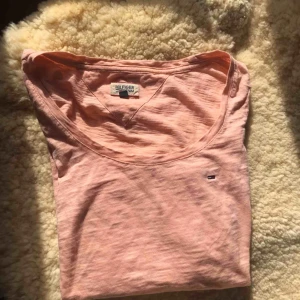  - Hilfiger T-shirt Passar mig som är en S