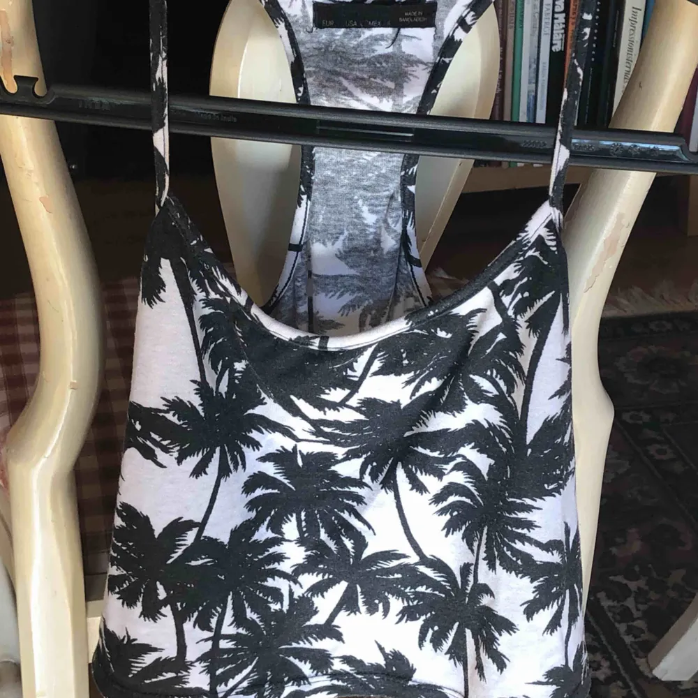 Croptop i XS  Frakt 30kr . Toppar.