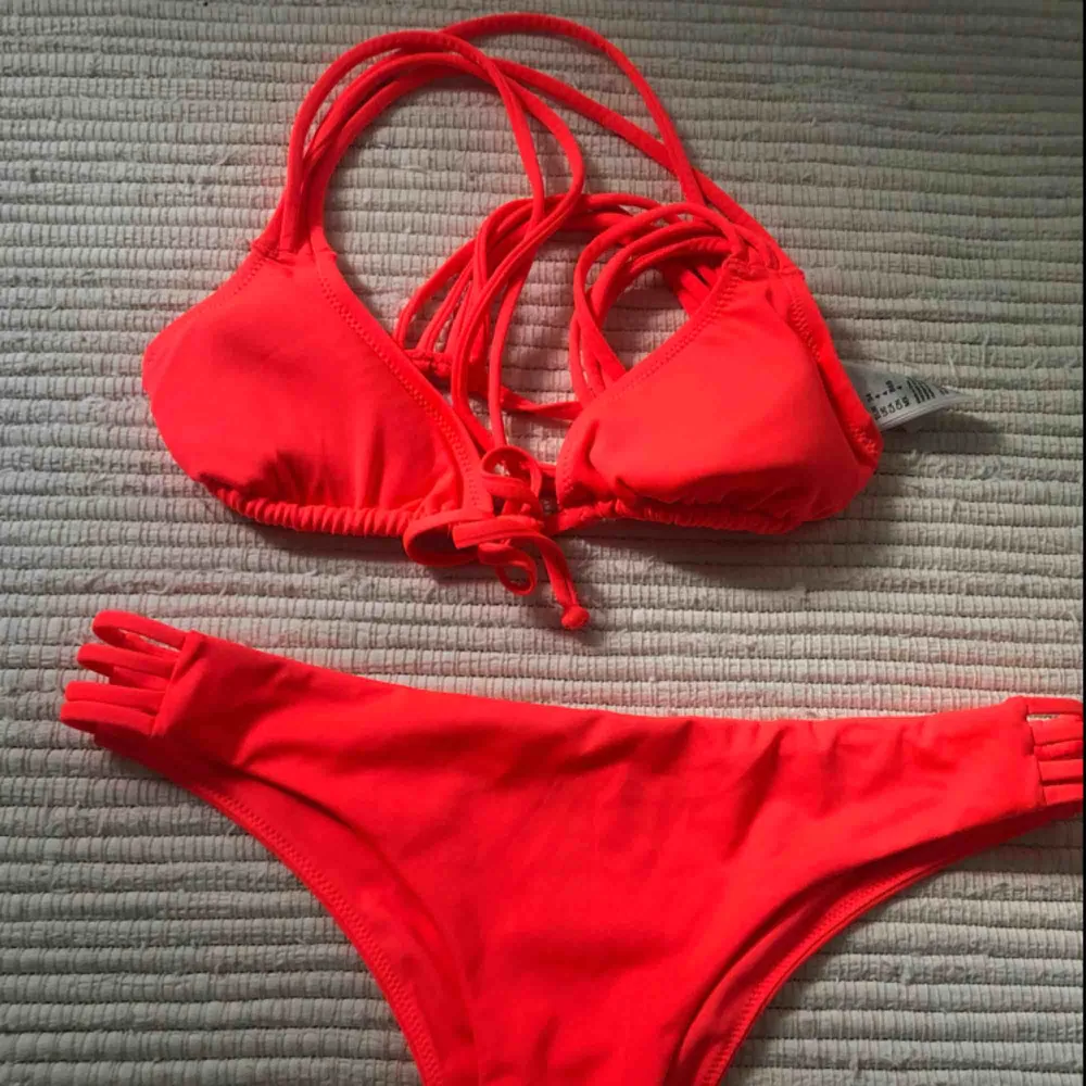 Jättefin oanvänd bikini från H&M, kan skicka fler bilder! Köparen står för frakt!. Övrigt.