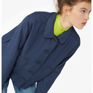  - Säljer denna tunna jacka/kofta som jag köpte för ca 2 månader sen. Har använts en gång och efter det märkte jag att det inte var min stil hehe, bara att höra av sig för fler bilder!  Möts upp söder om t-centralen, annars står köparen för frakten :) 