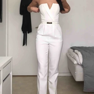  - Snygg byxdress som endast har används under en kväll!