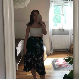  - satin midi/maxi kjol!! strl xs men s kan också ha!!!:)