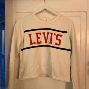  - Super fin Levis tjocktröja, väldigt fint skick! 150kr :)