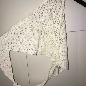 Stickad topp. - Stickad topp, man knyter i nacken och ryggen! 55 kr med inkluderad frakt.