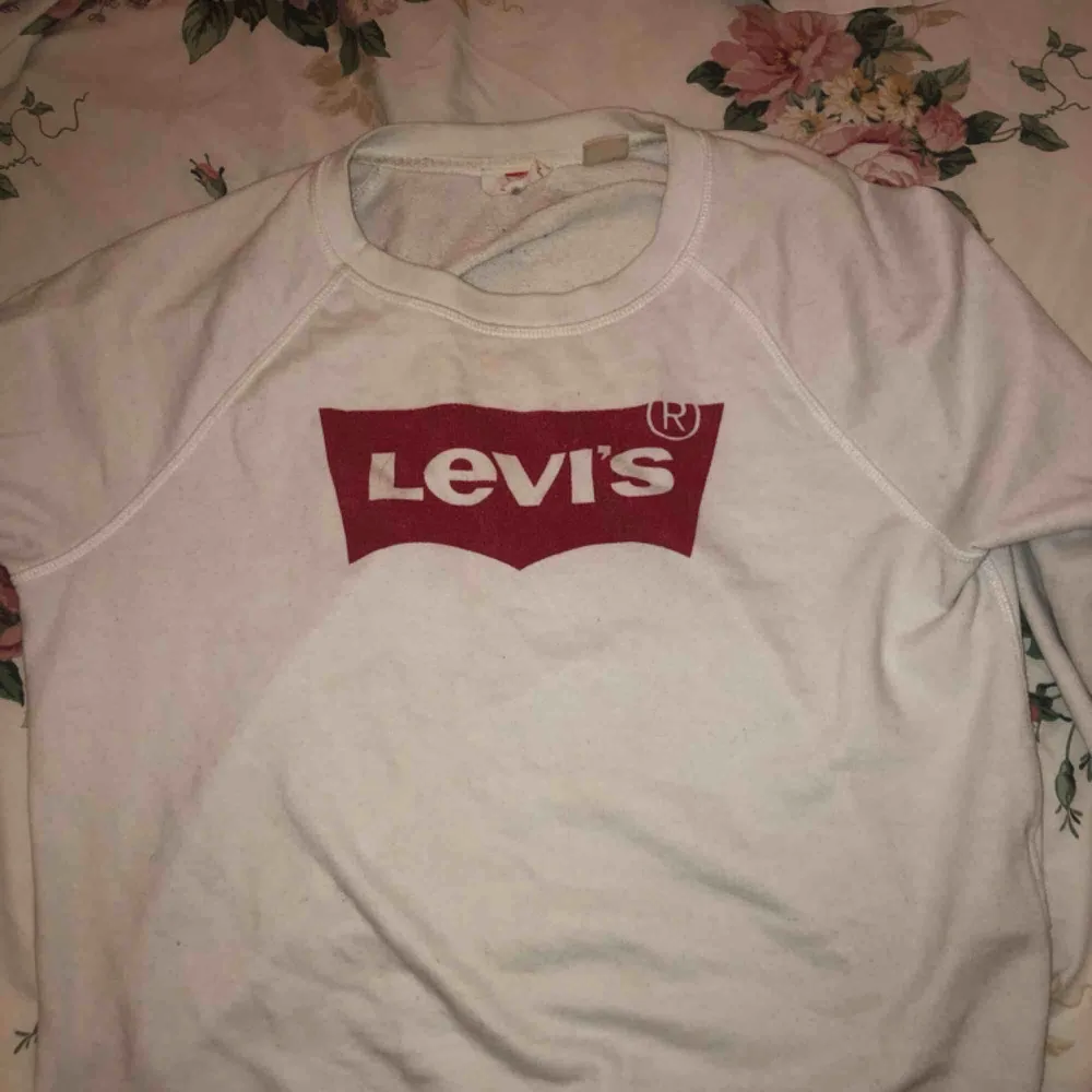 Fin tröja från Levis i storlek L, kan användas som oversized tröja. Toppar.
