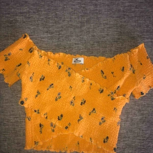  - Söt topp från Hollister. Köparen står för frakten 💕