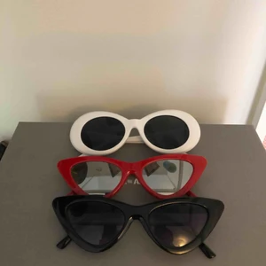  - Alla dessa solglasögon är till salu - 50kr/st.   Obs❗️De vita är sålda