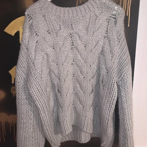 Oversized stickad tröja från Nakd  - Sååå mysig stickad tröja från nakd! Använd fåtal gånger, superfint skick. Storlek S/m men passar L också!