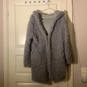 Hunkemöller cardigan  - Supermysig cardigan från hunkemöller i bra skick!💕 storlek m/L men är mysig för alla storlekar då den är oversized. Köpare står för frakt💝
