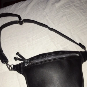 Bumbag - Helt ny oanvänd bumbag, nypris 400kr säljer för 150kr eller bud