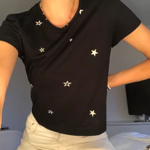 T-shirt - Basic t-shirt med stjärnor💕💖