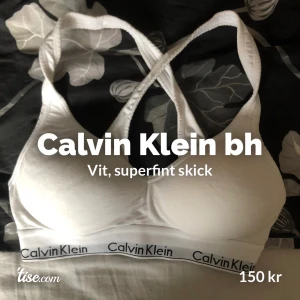 Calvin Klein bh  - Fint skick knappt använd, storlek S, vit, Tar swish, kort och kontant - kan även möta eller frakta men då får köparen stå för frakten. Vid andra frågor är det bara att höra av sig😇🥰