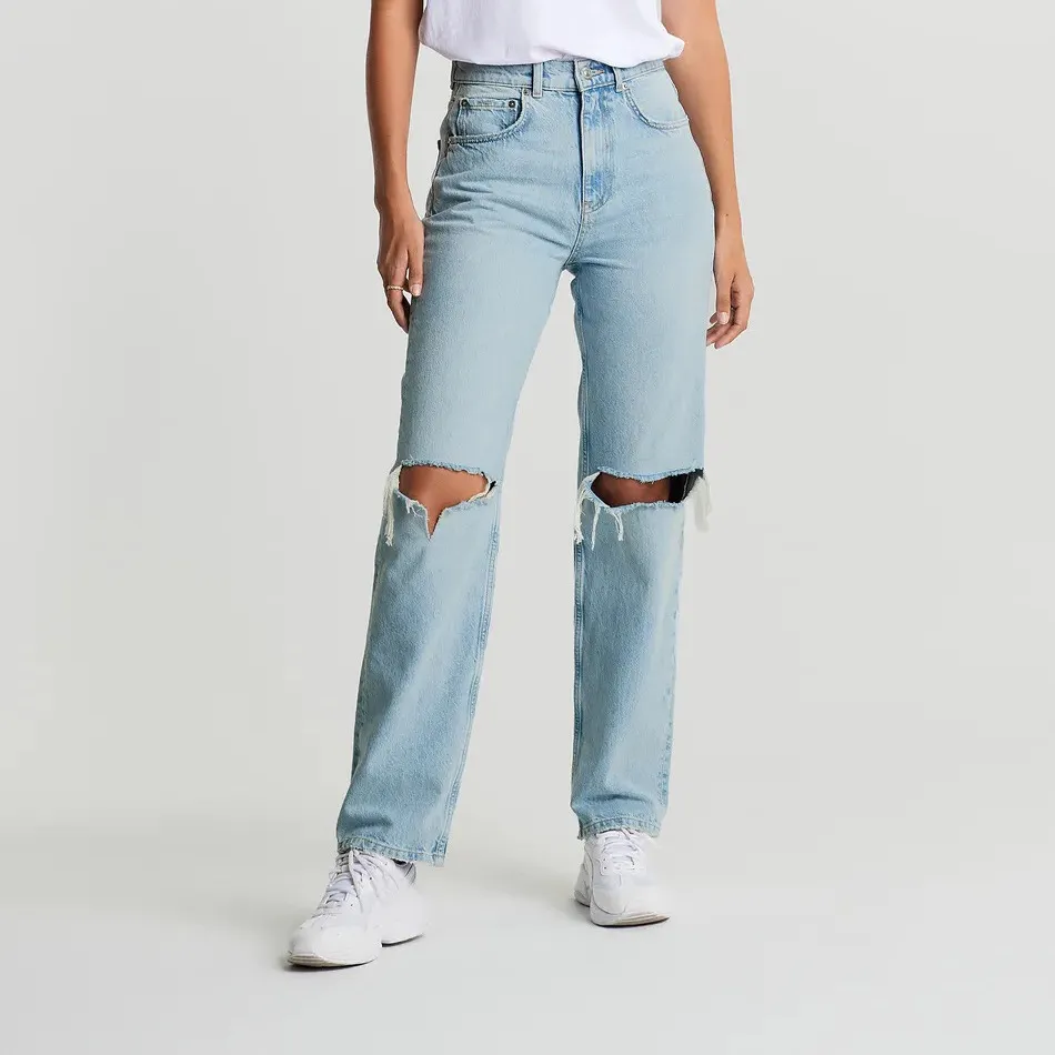 Säljer dessa populära jeans från gina då jag inte gillar hur dom sitter på mig och har fler liknande jeans, om fler är intresserade så blir det budgivning. Frakt står köparen för❤️  (bilderna är lånade). Jeans & Byxor.