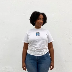 Tröja no:5 - AXELKONSTNAR x PHILIPPA - Vit secondhand t-shirt med print skapad av @axelkonstnar i samarbete med Philippa Parnevik. 