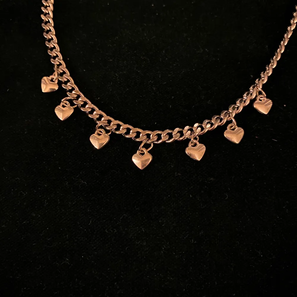 Handgjort halsband i silver💘 Frakt 11kr💞 Fler smycken på insta @sthlm.jewelry💘. Accessoarer.