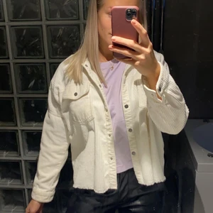 Vit Manchester jacka  - Bra skick fast den är använd mycket! 