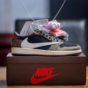 Air Jordan 1 low Travis Scott - Helt nya. Storlek 41. Gratis frakt