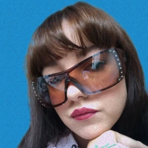 DIOR solglasögon  - Dior-solglasögon med strass!!! Obs ej äkta! 2000s vibe🥰