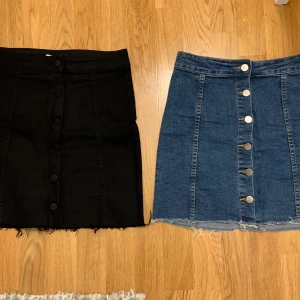 superfina jeanskjolar💕 - säljer dessa superfina jeanskjolar pga att de ej kommer till användning och att de är för stora för mig. I princip oanvända, bra kvalité och sitter snyggt. Båda kjolarna för 150 kr eller en för 100 kr. superfina! nypris ca 400 kr