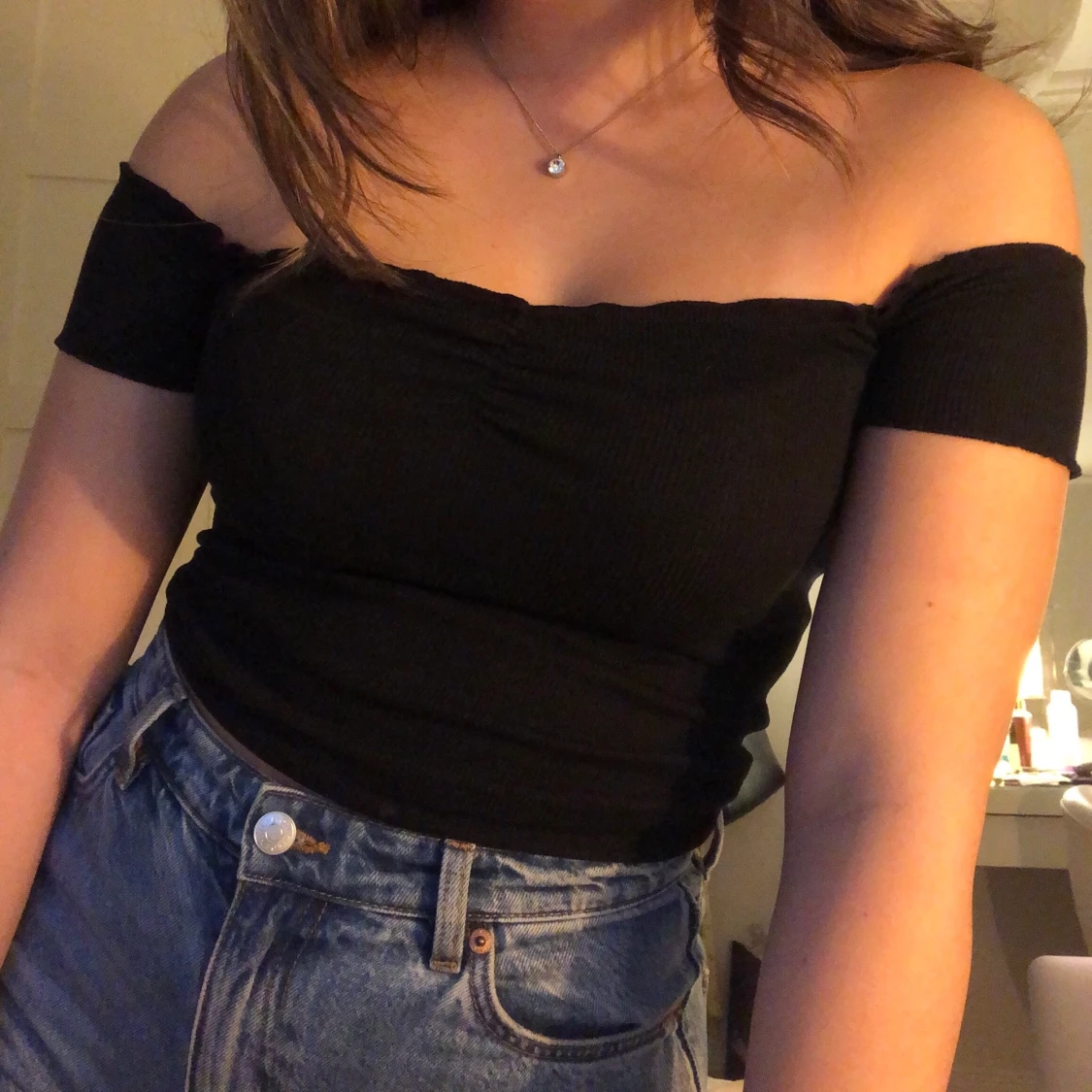 Svart off-shoulder topp