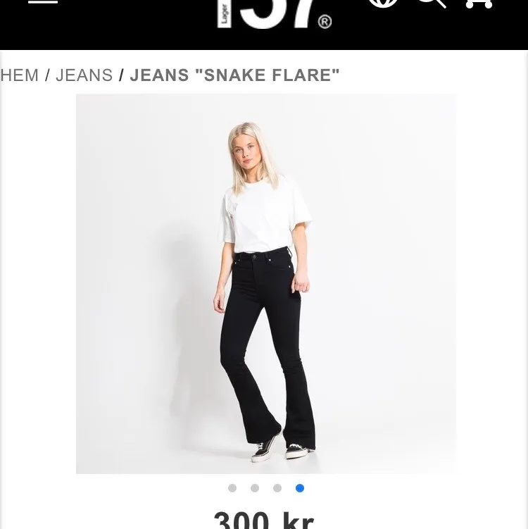 Bootcut jeans från lager 157 som endast är använda en gång så dom är verkligen i gott skick. Jättesnygga och så sköna! Säljer eftersom dom är lite för korta för mig (jag är 178). 🥰. Jeans & Byxor.