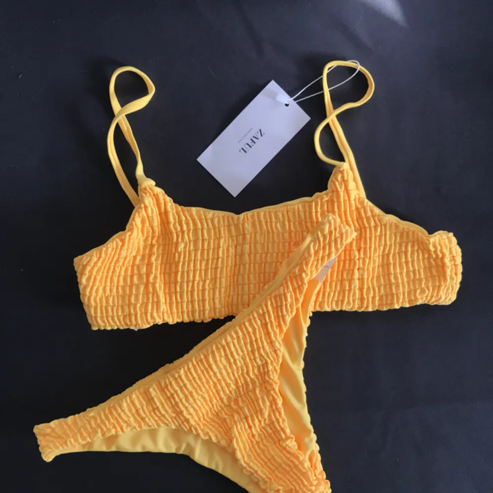 Oanvända bikinis från Zaful 💛 (endast provade på bild) 39 kr frakt! Båda färgerna finns i M och S 130+39 = 169. Övrigt.