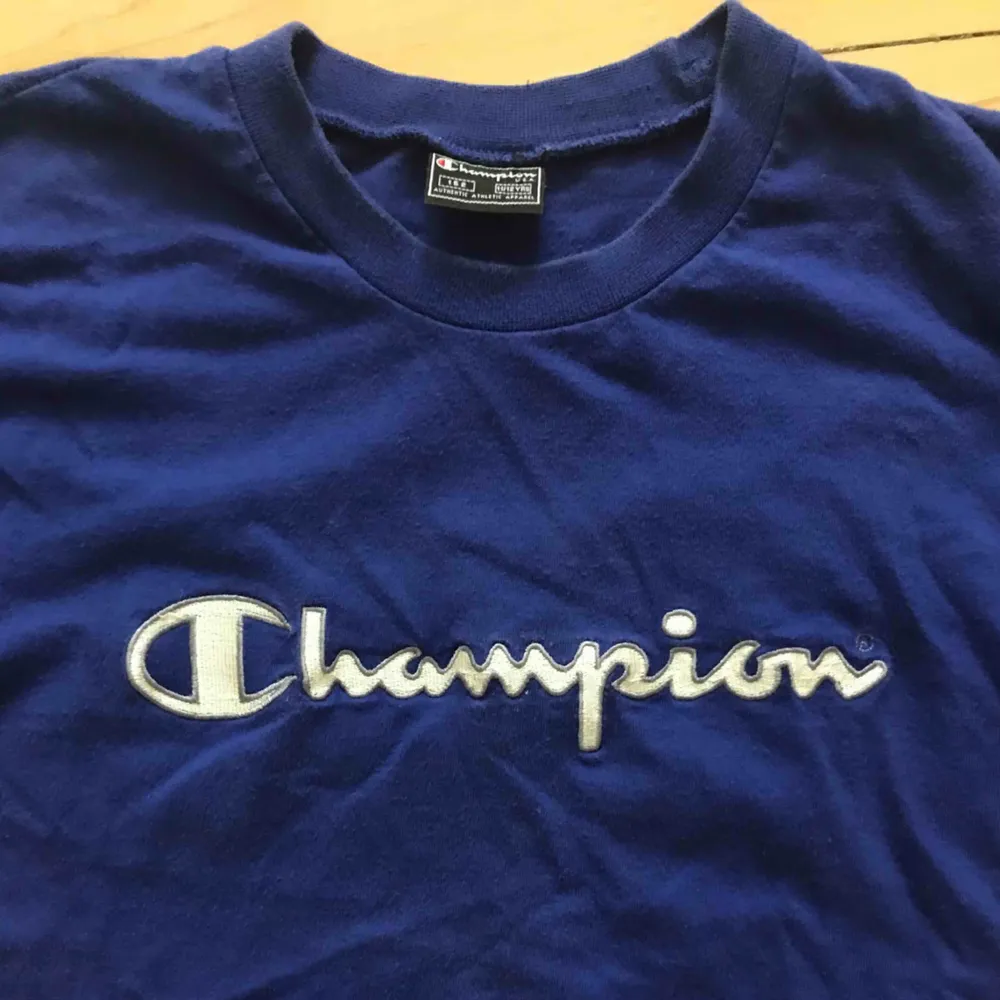 Champion t-shirt (köpt på humana). Skjortor.